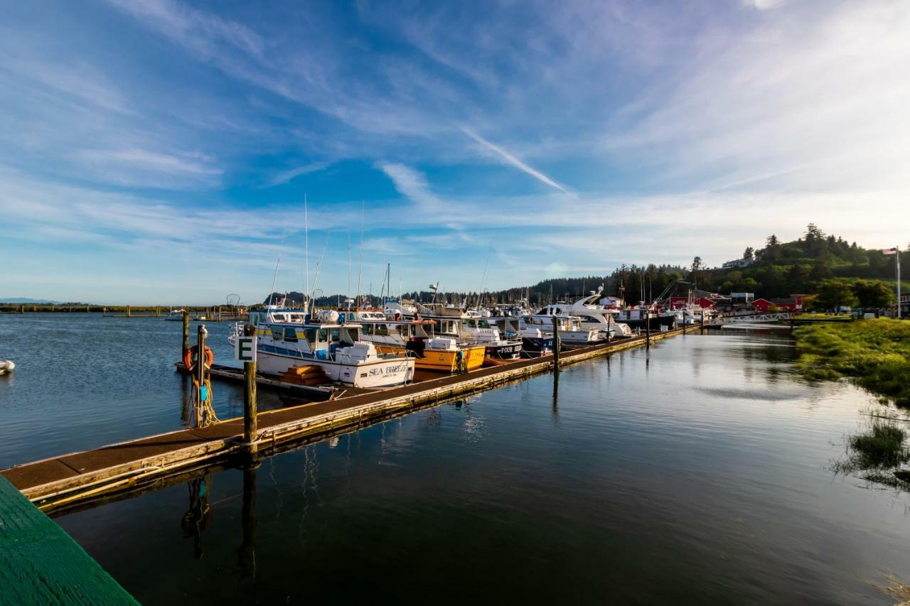 At The Helm Hotel Ilwaco المظهر الخارجي الصورة