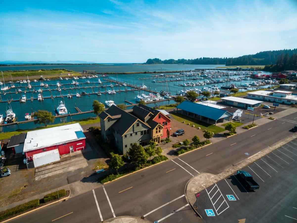 At The Helm Hotel Ilwaco المظهر الخارجي الصورة