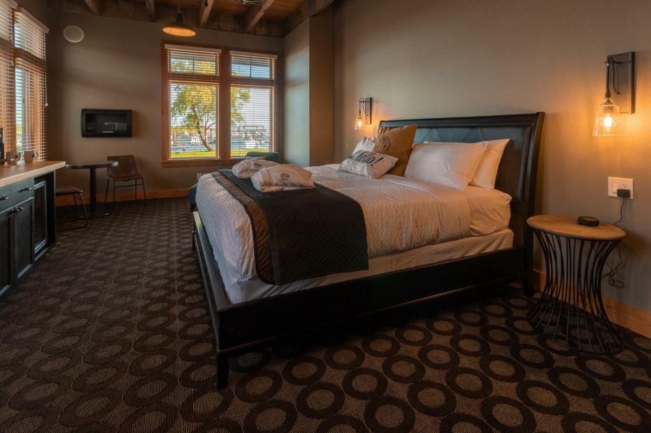 At The Helm Hotel Ilwaco الغرفة الصورة
